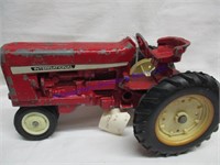 IH TRACTOR & IMPLEMENTS