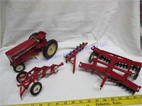 IH TRACTOR & IMPLEMENTS