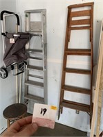 2 Ladders, Stool