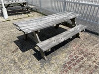 Picnic table