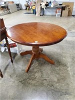 NICE ROUND DINING TABLE