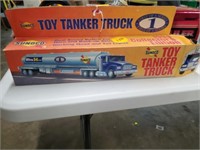 TOY TANKER TRUCK