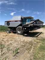 1998 Gleaner R42, Hugger corn head, 18' grain head