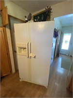 Amana Side by Side Refrigerator/Freezer-White