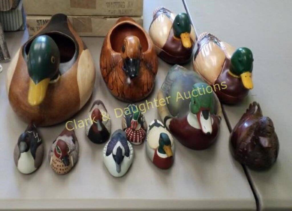 Online Downsizing Auction