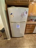 Whirlpool Gold Refrigerator/Freezer on Top-White