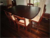 mahogany dinging room table w/chairs