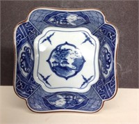 Blue and white lobed bowl