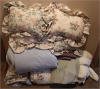 Lot of assorted linens & throw pillows