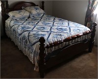 Queen Size bed w/ bedding