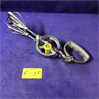 Vintage hand mixer egg beater F-2F see photos