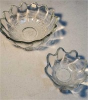 Chunky flower shaped bowls approx 9 & 5 inches