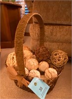 Basket with and handle and decor inside