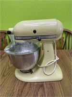 Baking pots and pans, kitchen aid mixer