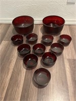 Maroon glass bowl set