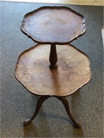 Vintage 2-tier table