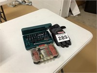 Socket set with metric and gloves