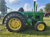 JD D TRACTOR WITH GAS ENGINE & GOOD SHEET