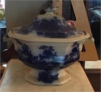 Blue Willow tureen