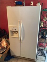 Double door refrigerator
