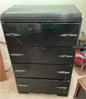 Vintage painted chest of drawers