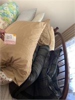 Bedding/Pillows