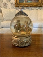 SNOWGLOBE WITH NATIVITY-TELLS THE CHRISTMAS STORY
