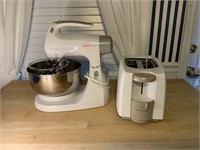 SUNBEAM MIXER AND BLACK AND DECKER TOASTER