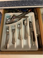 CONTENTS OF  2 SILVERWARE DRAWERS