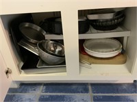 CONTENTS OF CABINET-BAKEWARE
