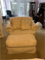 WHITE OVERSIZED CHAIR WITH OTTOMAN