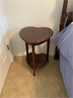 HEART-SHAPED WOODEN SIDE TABLE