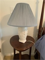 PAIR OF WHITE TABLE LAMPS WITH IRISES