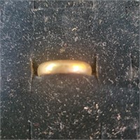 10k Gold Band ring - sz 7.75 - 2.6gr