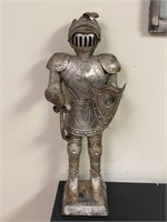 Suit of Armor Statue