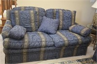 THOMASVILLE BLUE FABRIC LOVE SEAT