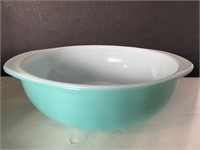 Vintage turquoise Pyrex bowl