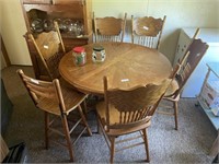 Kitchen Table w/6 chairs