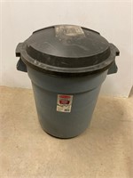 Rubbermaid garbage can