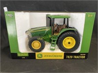 John Deere 7820 tractor, die cast metal, 1/16