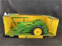 John Deere 60 tractor with picker sheller, 1:16