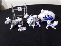 Figurines, blue & white (6)