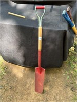 Trenching shovel