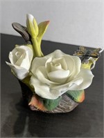 PORCELAIN FIGURINE WHITE FLOWERS AND BUTTERFLY 4T