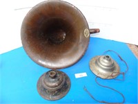 Horn Speaker w 2 stands