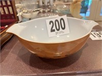 Vintage Pyrex Bowl (R 4)