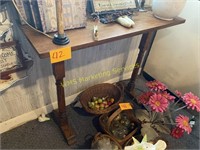 Oak Table - 34" Wide, Nice Condition