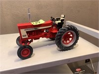 IH Farmall 656  1/16