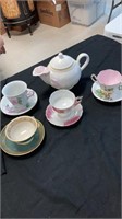 Teapot (Thailand)/ cups & saucers