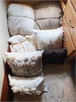 COMFORTERS AND DECORATIVE PILLOWS